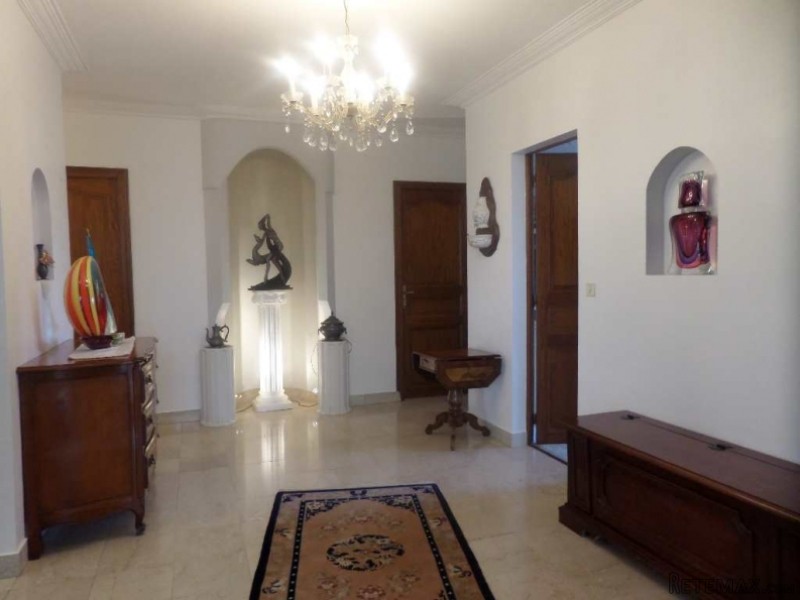 4 Bedroom House with Swimming Pool - 2