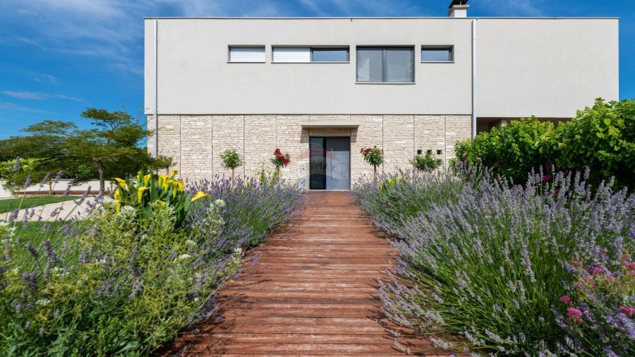 Istra,Umag-Moderna luksuzna vila s velikom okućnicom 400 m o - 2