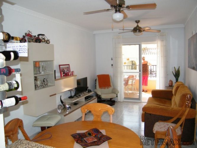 This is an exceptionally well presented corner Penthouse.. - 2