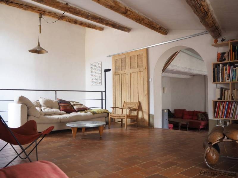 Well Renovated Villa With 5 Bedrooms, 2..