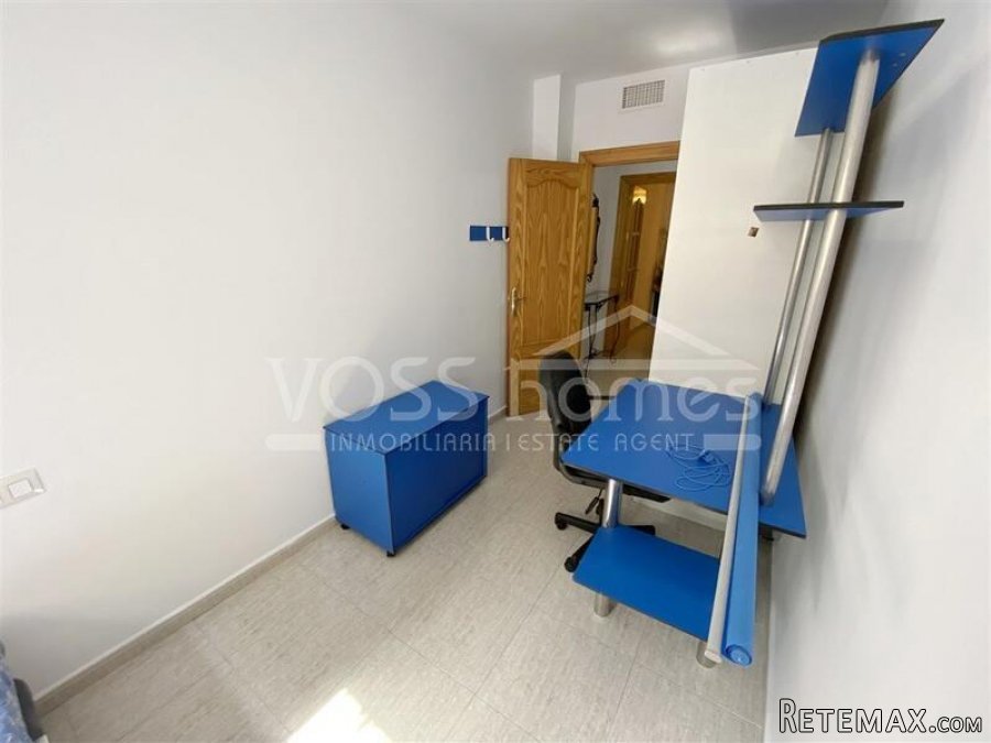 A spacious, well maintained, light & airy, modern, ready.. - 13