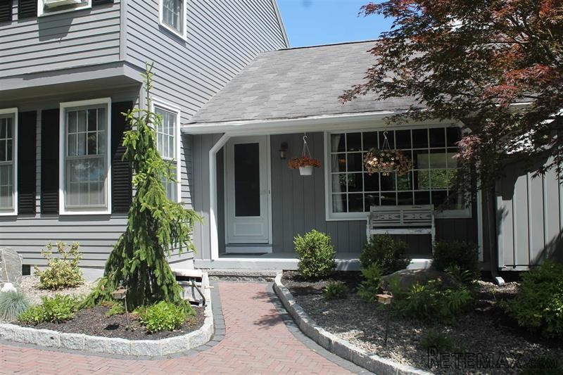 4 bedroom House For Sale: 1 Meadow View.. - 2