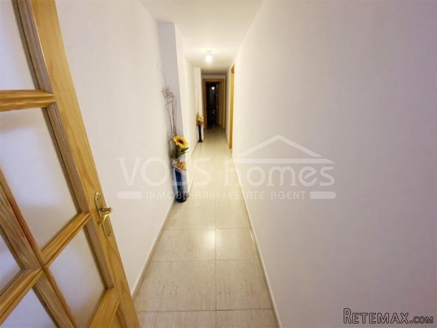 A spacious, well maintained, light & airy, modern, ready.. - 14
