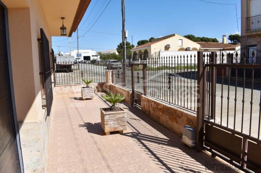 EXCLUSIVE LISTING WITH VOSS HOMES - A very interesting.. - 4