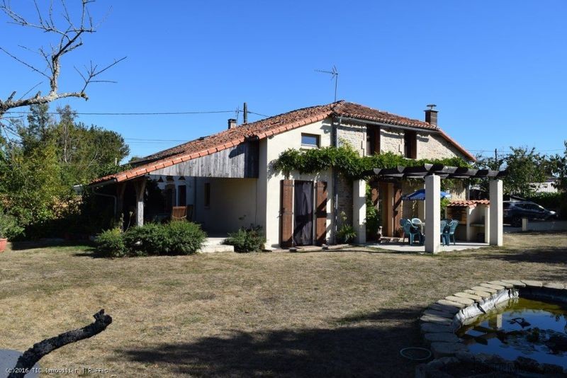 Renovated Village House Offering 4.. - 2