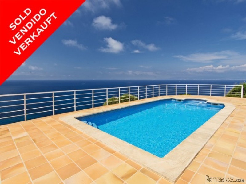 *sold* Semi-Detached Villa Frontline To..
