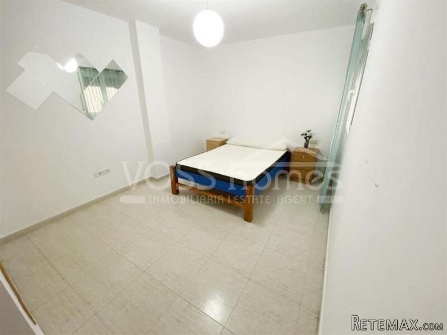 A spacious, well maintained, light & airy, modern, ready.. - 18