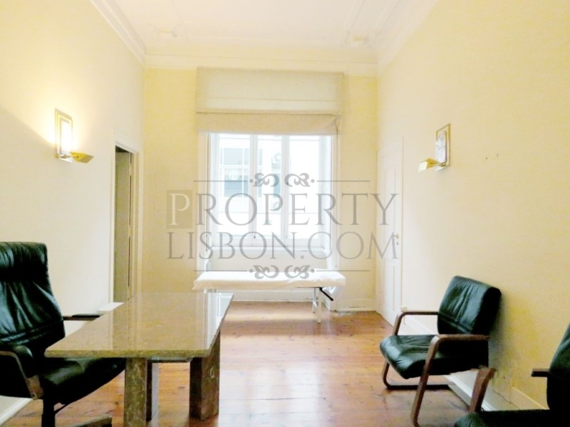 Lisbon Apartment with lift for Sale..
