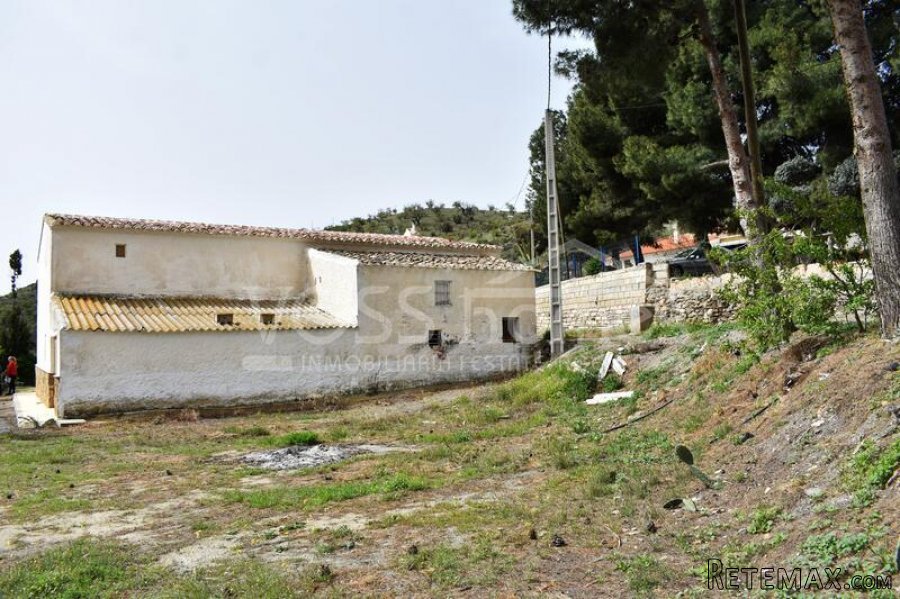 NEW LISTING - A traditional spanish two storey Country.. - 2