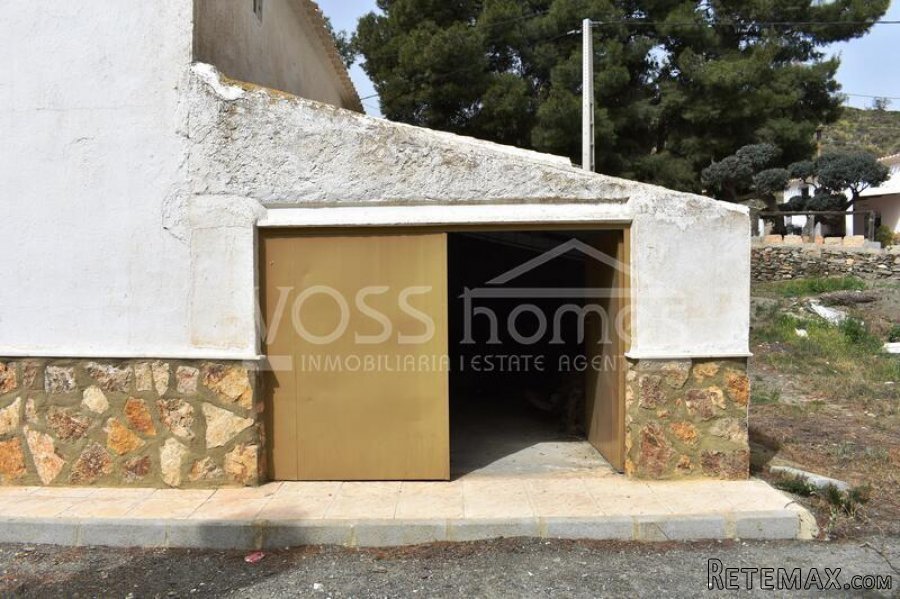 NEW LISTING - A traditional spanish two storey Country.. - 3