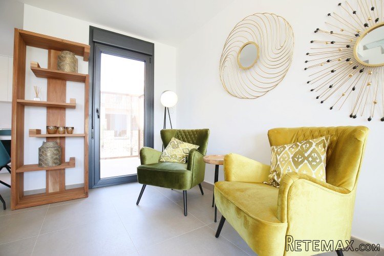 This wonderful semi-detached villa can be found in walkable.. - 3