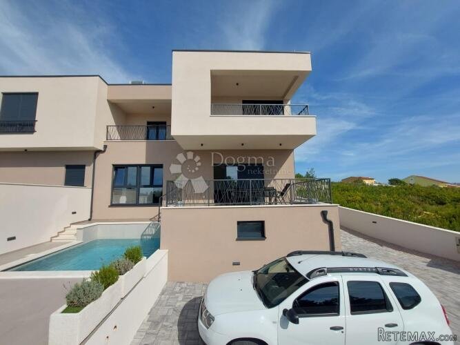 VODICE DUPLEX KUĆA NA ATRAKTIVNOJ LOKACIJI SA PREKRASNIM POG - 3