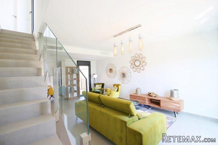 This wonderful semi-detached villa can be found in walkable.. - 4