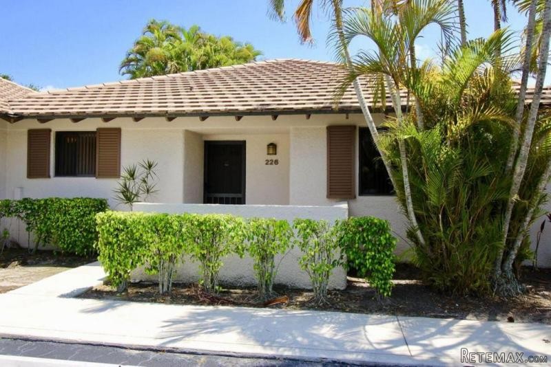 226 Club Dr, Palm Beach Gardens, FL -..