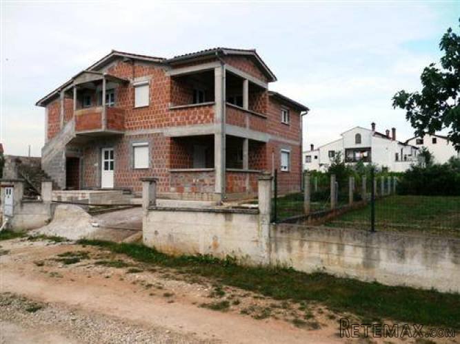 Samostojeća kuća sa 3 stana-PULA-FONDOLE- 200m2 - 2