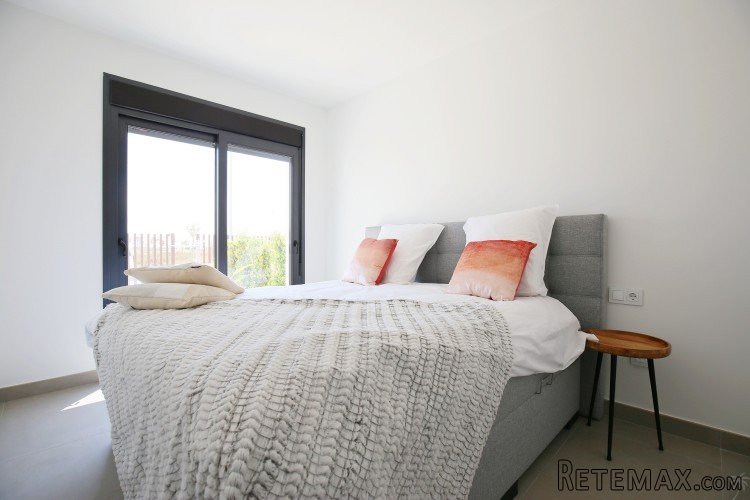 This wonderful semi-detached villa can be found in walkable.. - 7