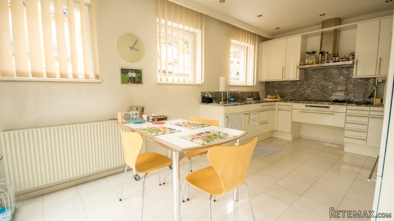 Stylish Renovated Villa In The..