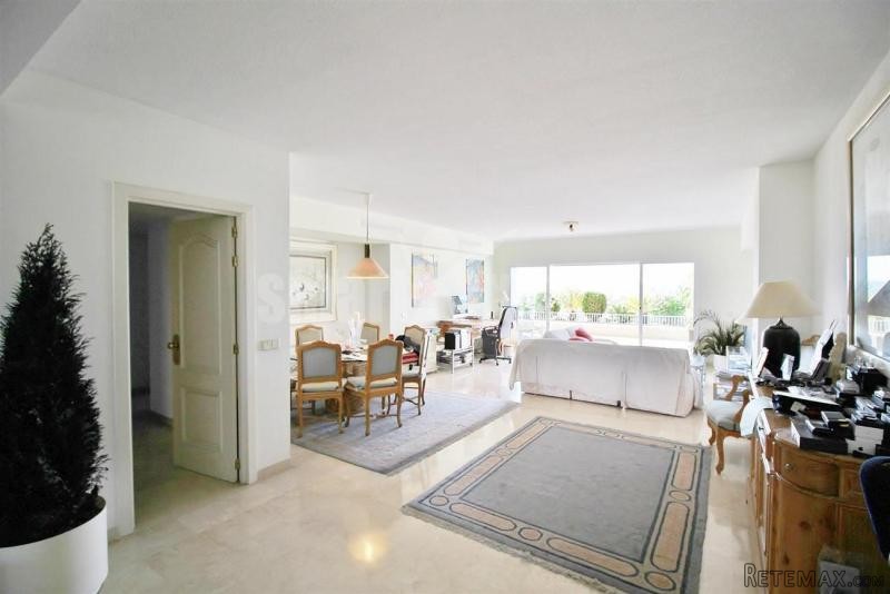 Apartment For Sale In Golden Mile..