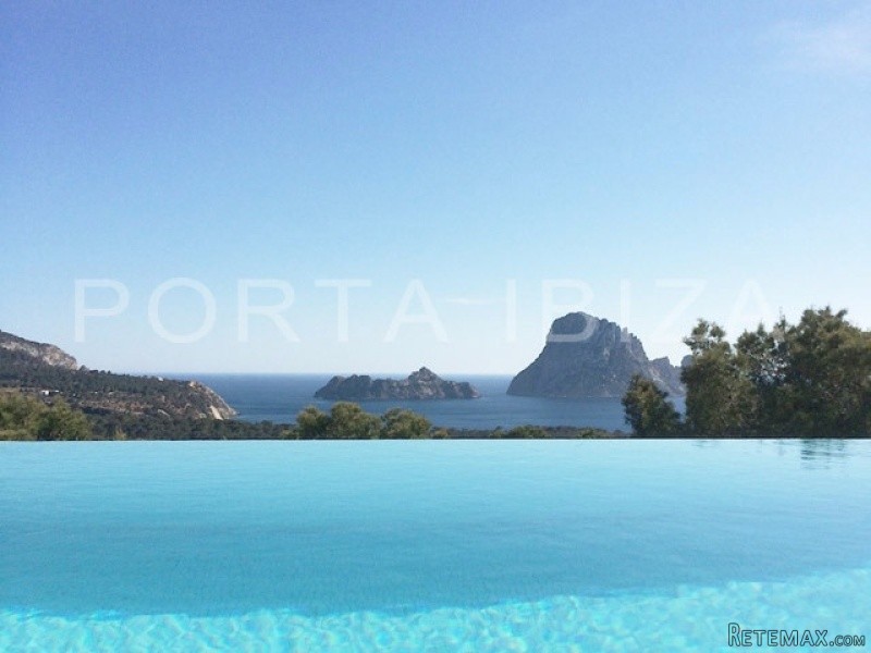 Excellent duplex with stunning sea..