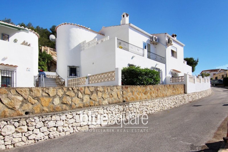 Lovely semi-detached 2 bedroom..