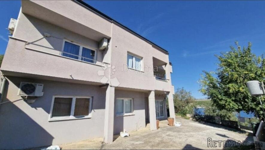 ŠPARADIĆI, Kuća s 5 apartmana 50 m od mora! - 2