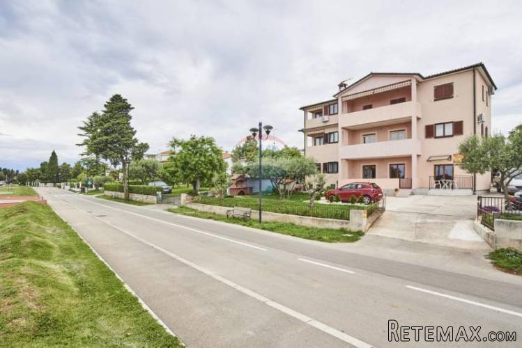 Umag, apartmanska kuća, prvi red do mora - 2