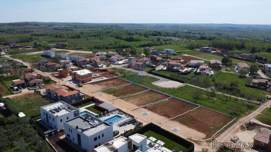 Kaštelir - građevinska parcela s građevinskom dozvolom za iz - 3