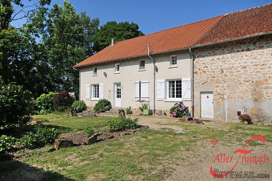 Marval (Haute Vienne/Dordogne Border) - Renovated farmhouse..