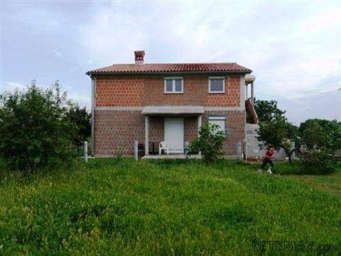 Samostojeća kuća sa 3 stana-PULA-FONDOLE- 200m2 - 4