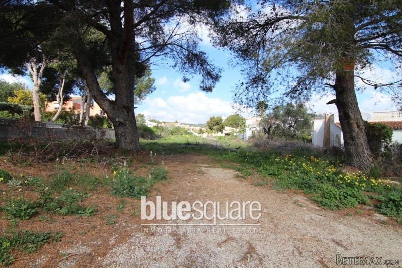 Large plot of 2700m2 in great location - 2