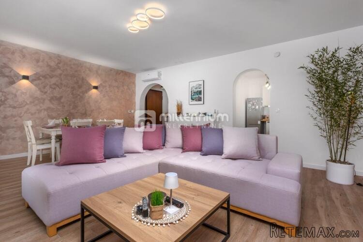 Veprinac, 178.10m2, dvojna kuća, bazen