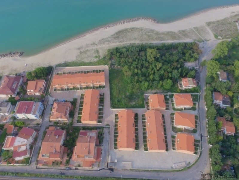 2 Bedrooms - Detached - Italy - For Sale