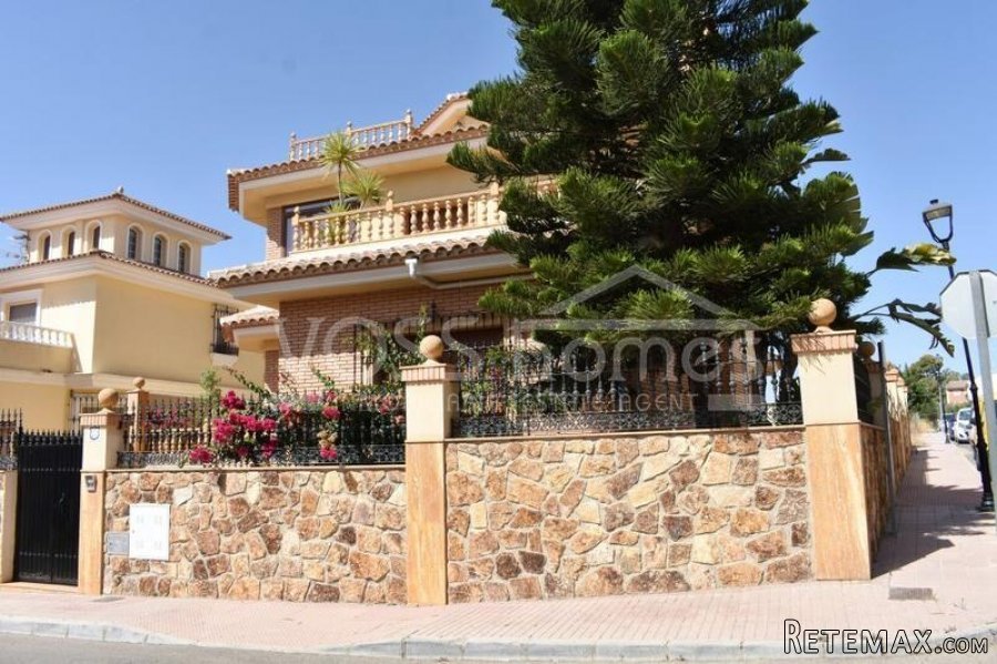 A real millionaire's villa in the sought after area of.. - 2