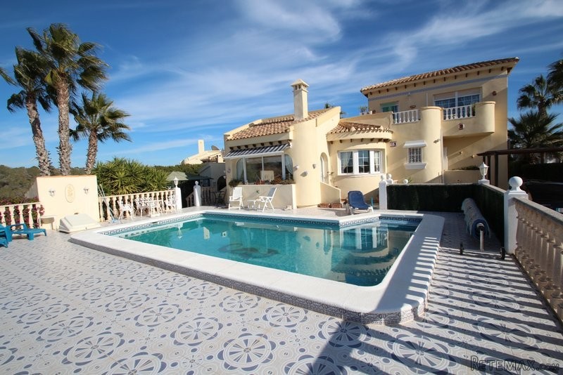 4 Bedrooms - Villa - Alicante - For Sale