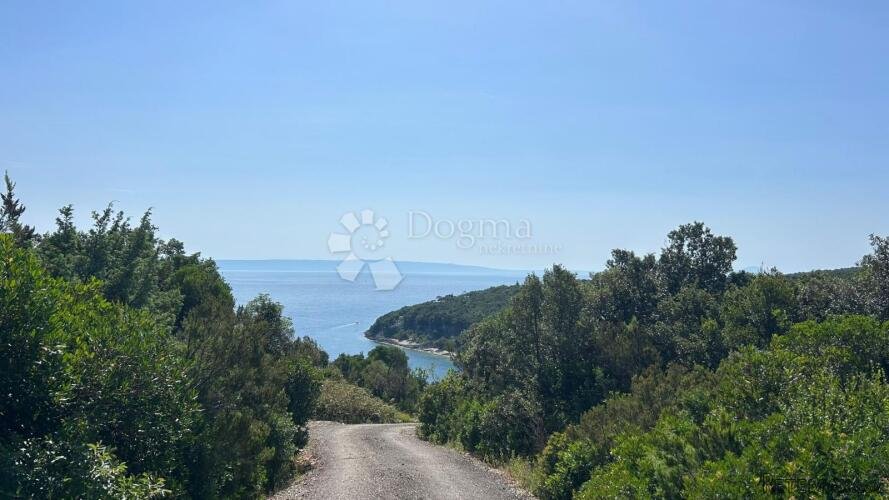 ATRAKTIVNO ZEMLJIŠTE - 150 M OD MORA DUGA UVALA