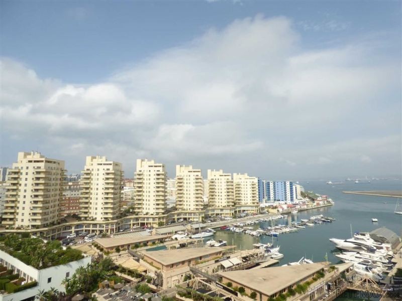 3 bed apartment in Ocean Village