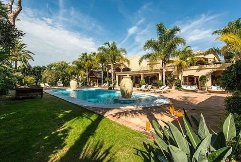 7 Bedrooms - Villa - Malaga - For Sale
