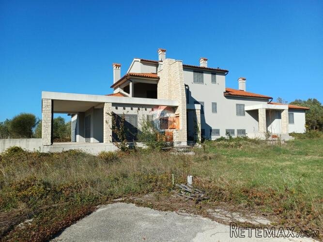 Istra, Veliki Vareški, kuća i maslinik na 12000 m2