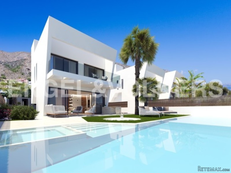 Spectacular Modern Villas With Amazing..