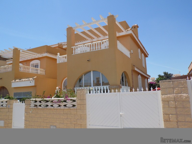 3 Bedrooms - Villa - Alicante - For Sale