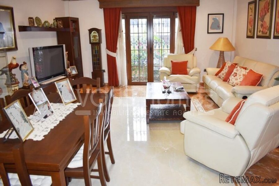A real millionaire's villa in the sought after area of.. - 9