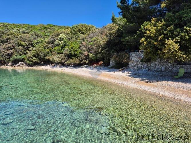 Otok Cres, Ustrine, negrađevinsko zemljište 1744m2