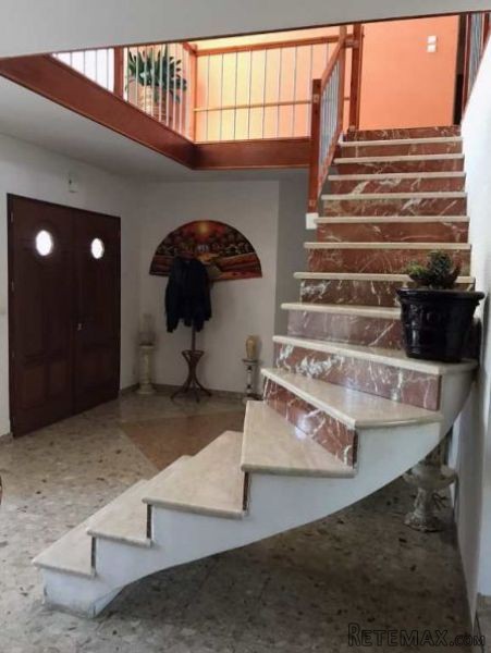 Quality House with Amazing Staircase - 2