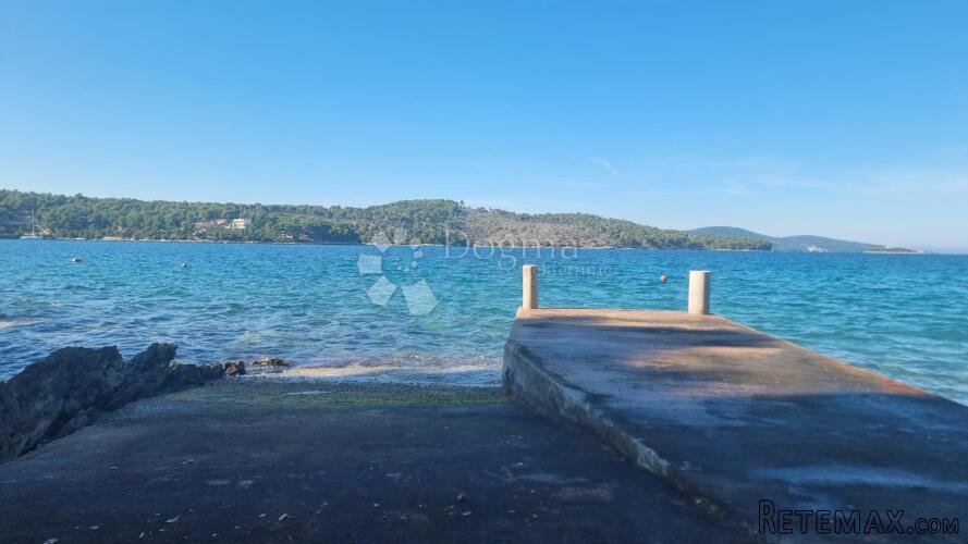 Prostrana kuća u mirnoj vali na moru - 2