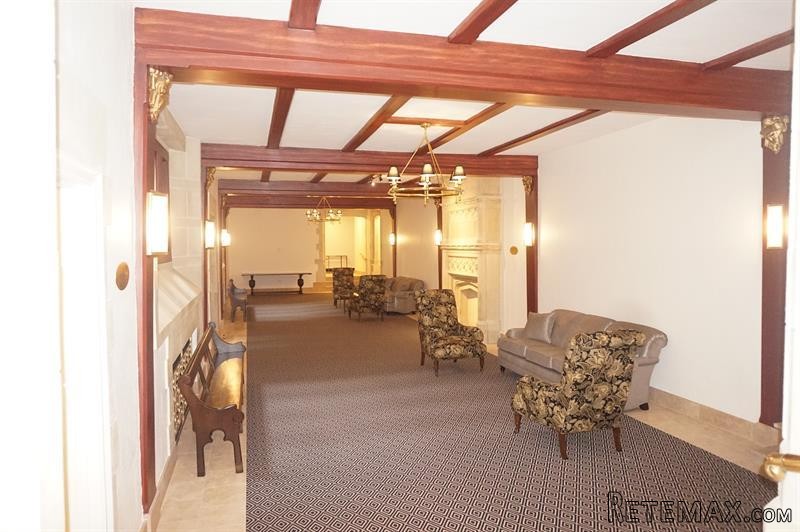 2 bedroom Commercial Property For Sale:.. - 2