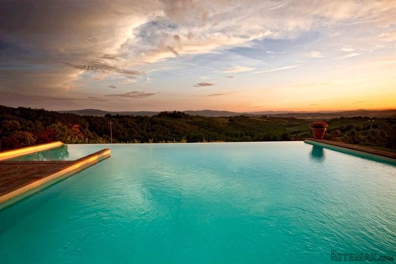 6 bedroom Farm House For Sale:.. - 2