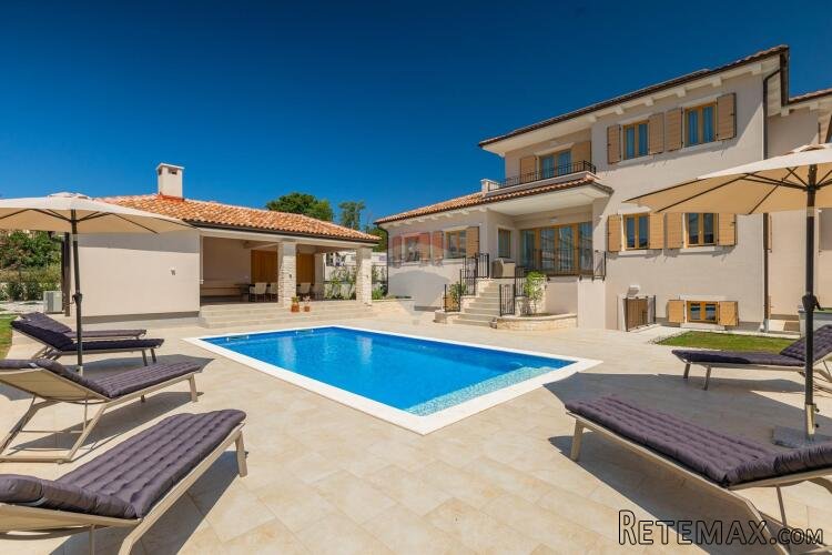 Rovinj 7km-savršena dizajnerska luksuzna vila na 1200m2 okuć