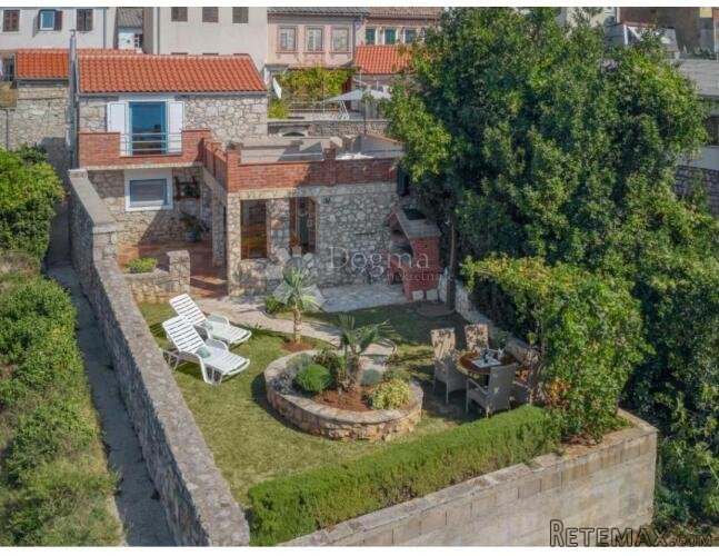 Crikvenica,autohtona kamena kuća s panoramskim pogledom na m