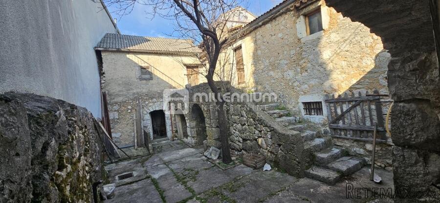 Tribalj, 110m2, samostojeća kamena kuća