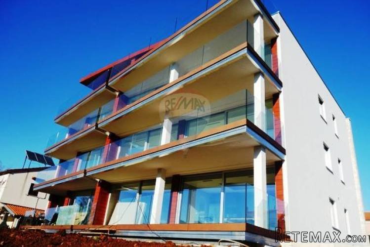 KVALITETAN PENTHOUSE U ROVINJU - BLIZINA PLAŽE